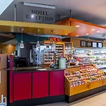 Coffee Fellows Sued モーテル